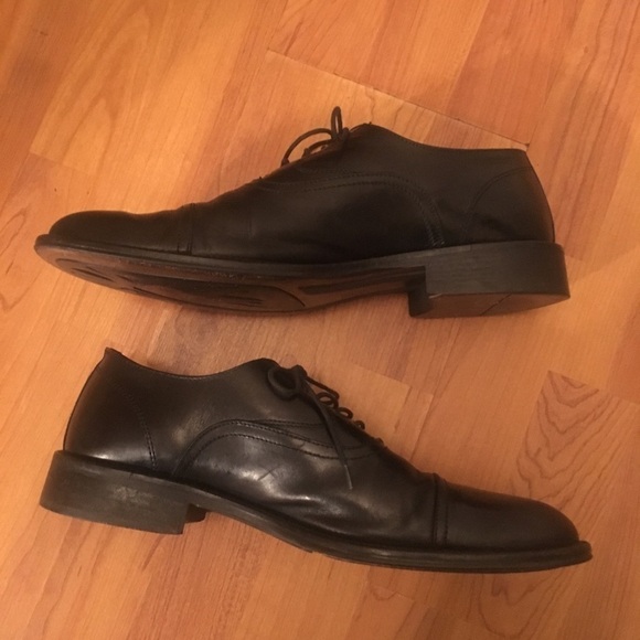 Johnston & Murphy Cap Toe Black Leather Shoes - Picture 5 of 8